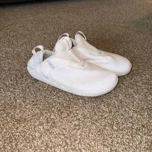 Nike Zoom Pulse 'White Pure Platinum' slip-on sneakers
